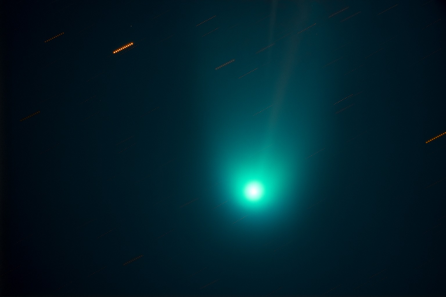 fig_4_cometa_lemmon_obspujalt_18oct25.jpg