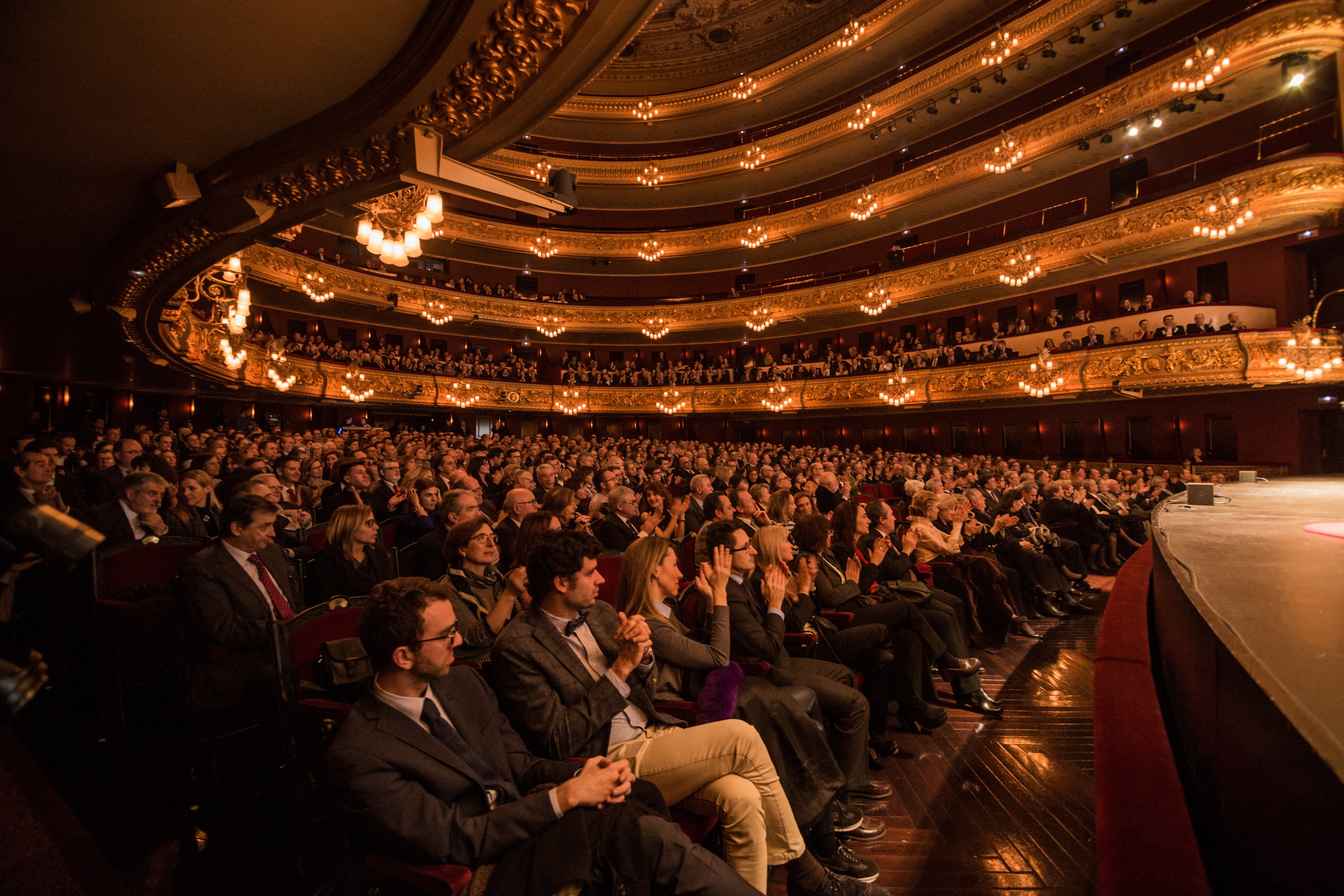 Количество зрителей в театре. Театр Лисео Барселона. Гран театр Лисео. Опера в Барселоне. Большой театр Лисео.