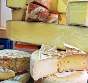 Varietat de formatges.